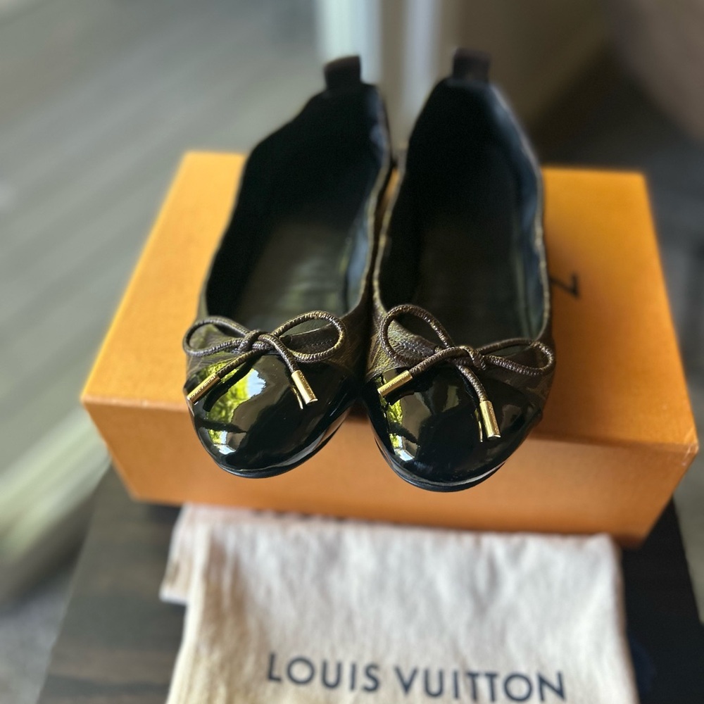 Louis Vuitton Black and Brown Flats for Effortless Style - Picture 2 of 9